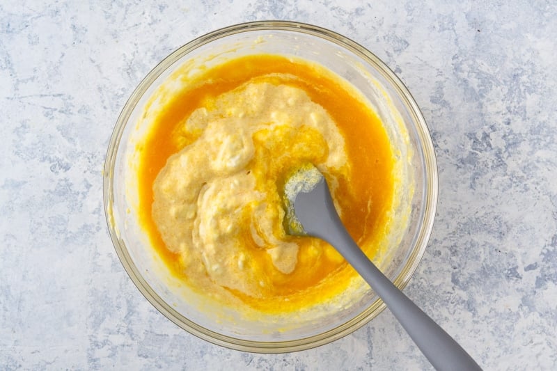 Mix the gelatin with mango puree