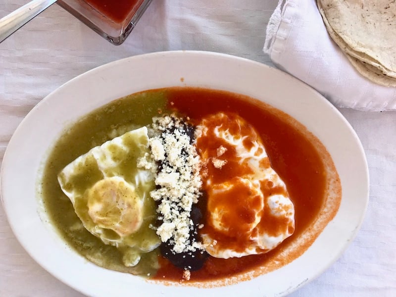 A plate of huevos divorciados at Restaurante Dona Claudia.