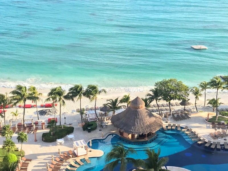 Beach without sargassum seaweed at the Grand Fiesta Americana Coral Beach Cancun