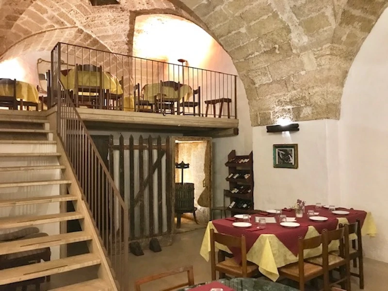 Atmospheric Vinha Trattoria restaurant in Matino, Puglia.