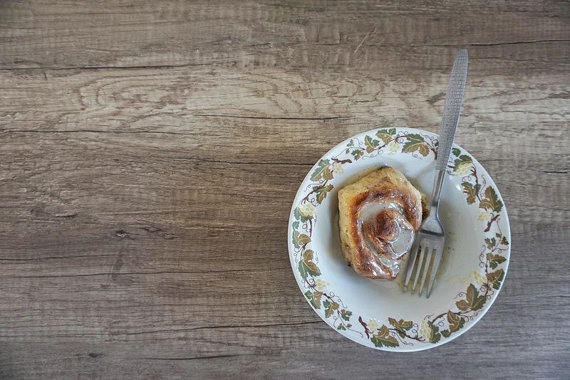 A homemade cinnamon roll made in a pie tin and no measuring spoons in Switzerland: 