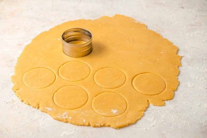 Cutting champurradas dough