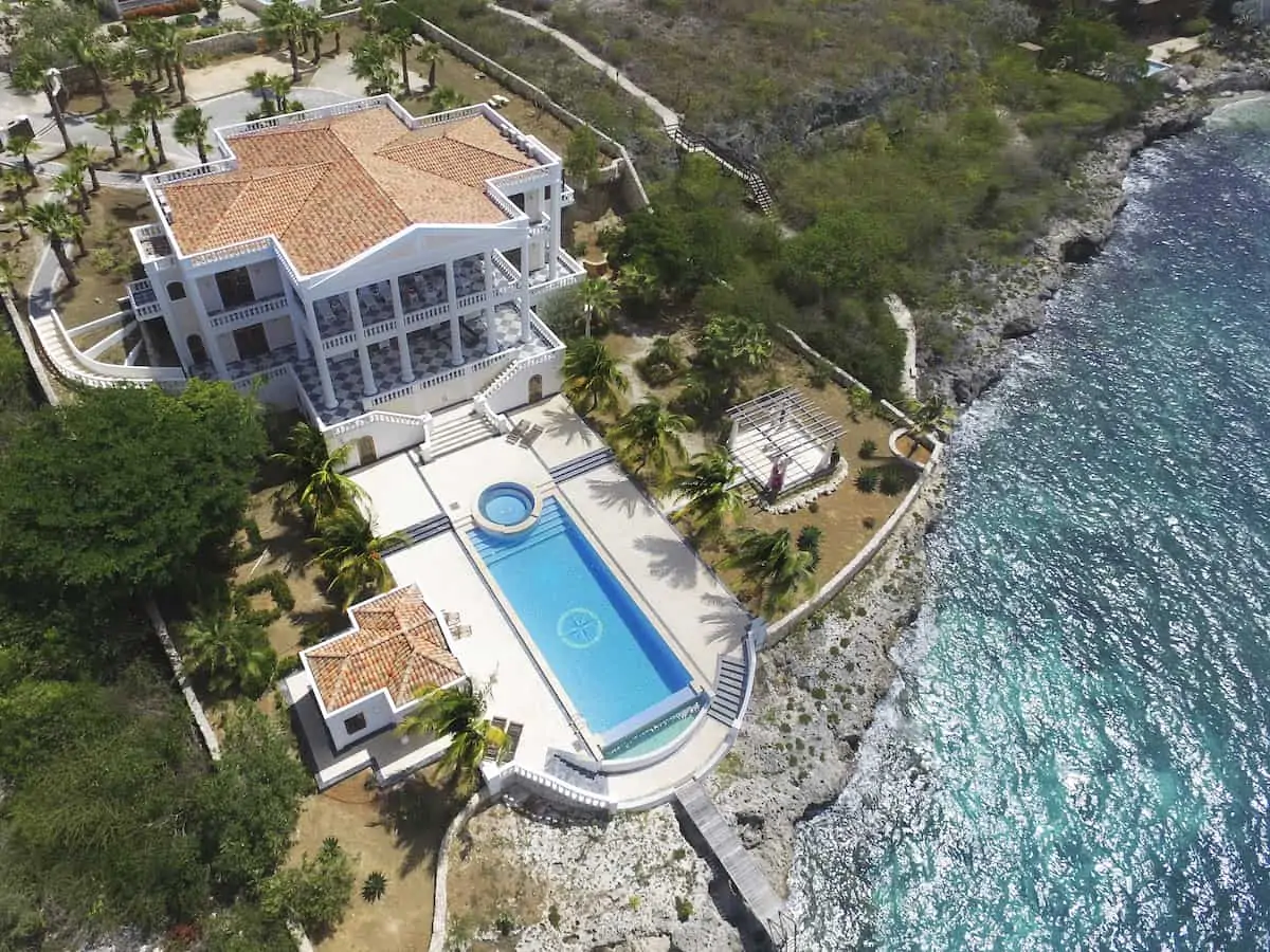Aerial view of a luxury villa on Bonaire. Credit: SunRentals Bonaire)