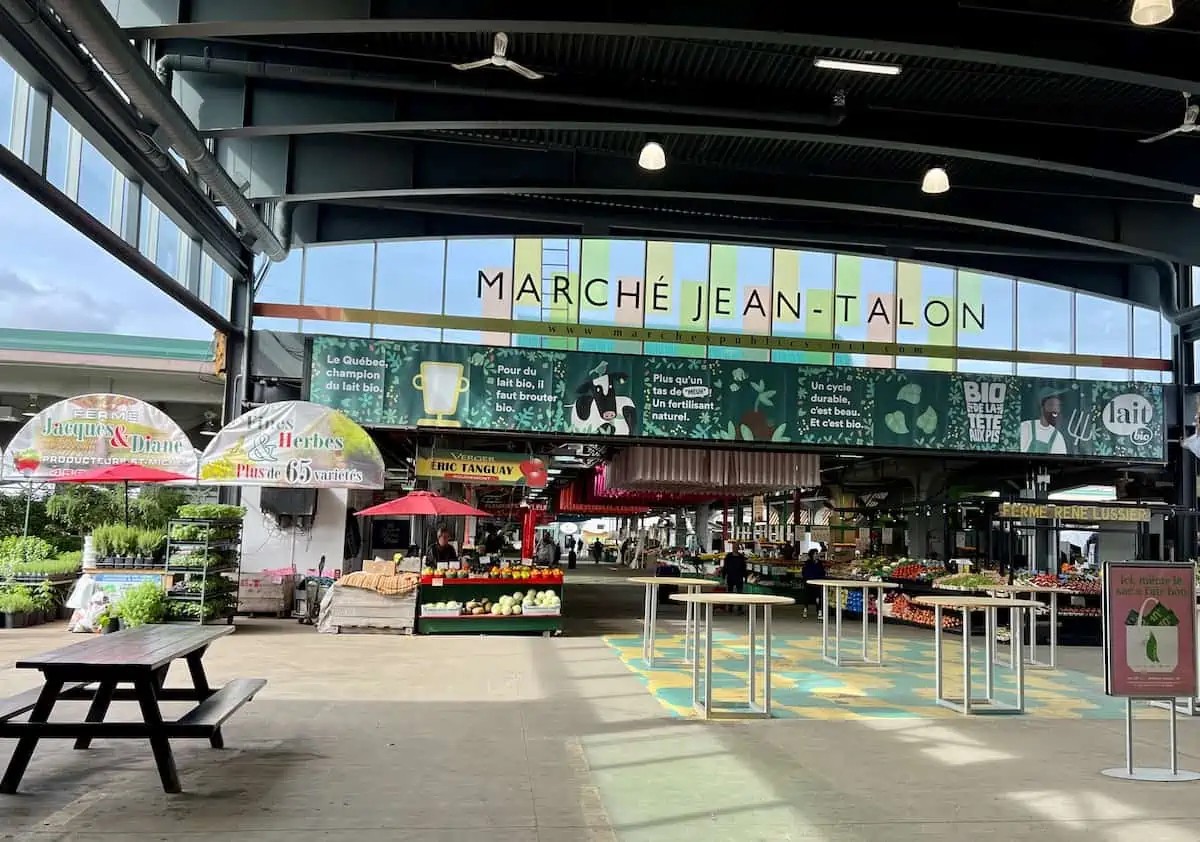 Marche Jean Talon interior stalls.