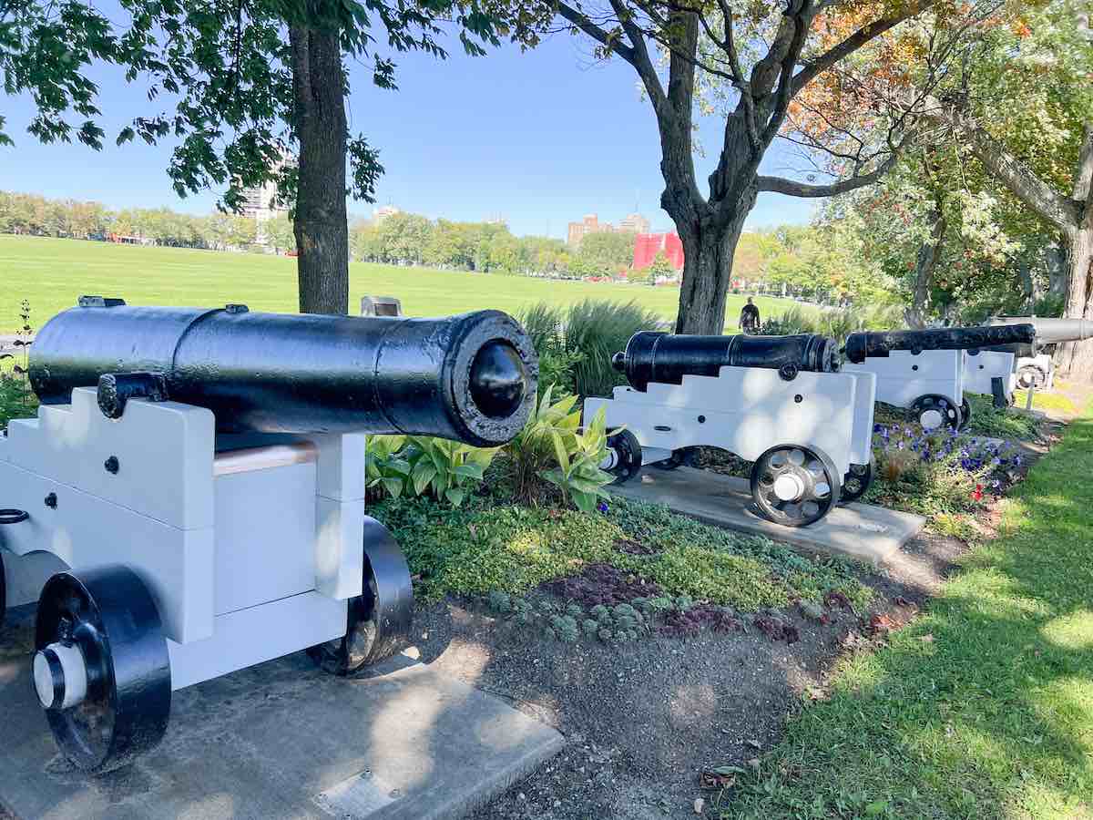 Cannons in the park on the Plains of Abraham. 