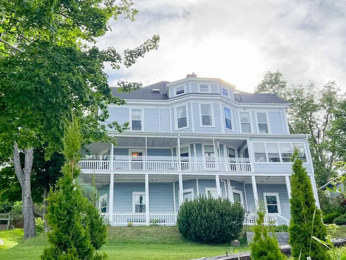 Exterior of Hillside Landing B&B in Digby Nova Scotia on a sunny day. 