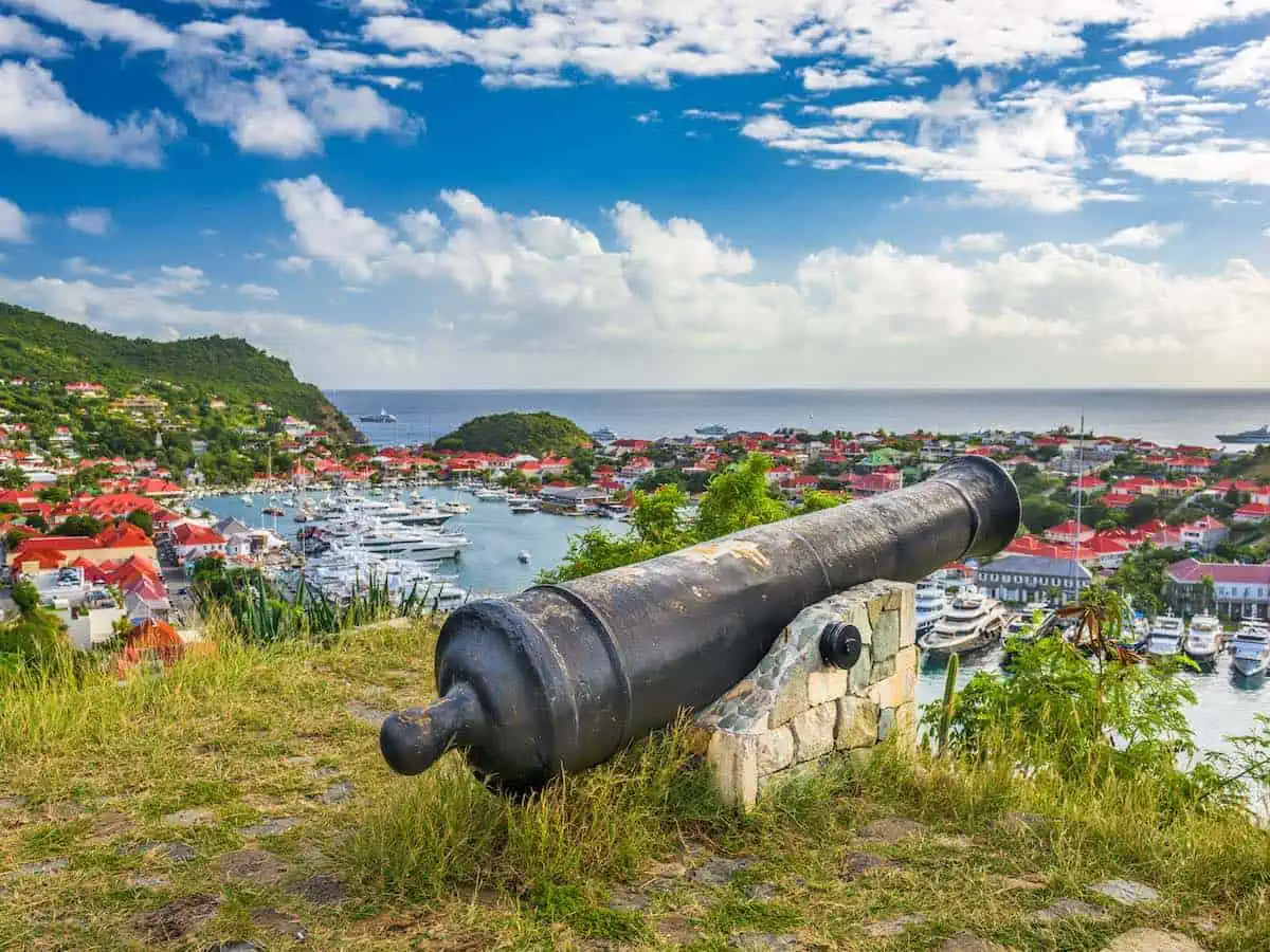 Cannon overlooking the harbour of St. Barts. 