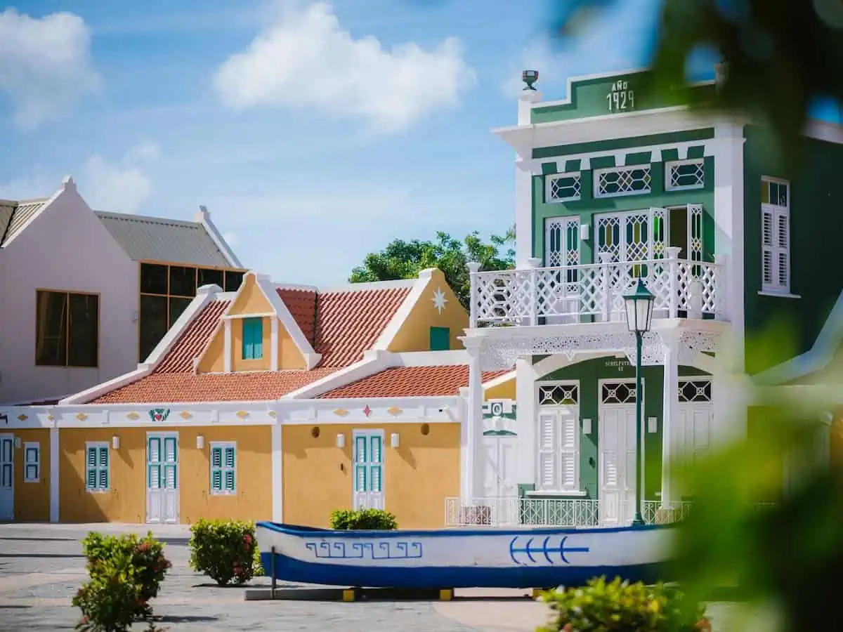 Historic building in Oranjestad. (Credit: Aruba Walking Tours) 
