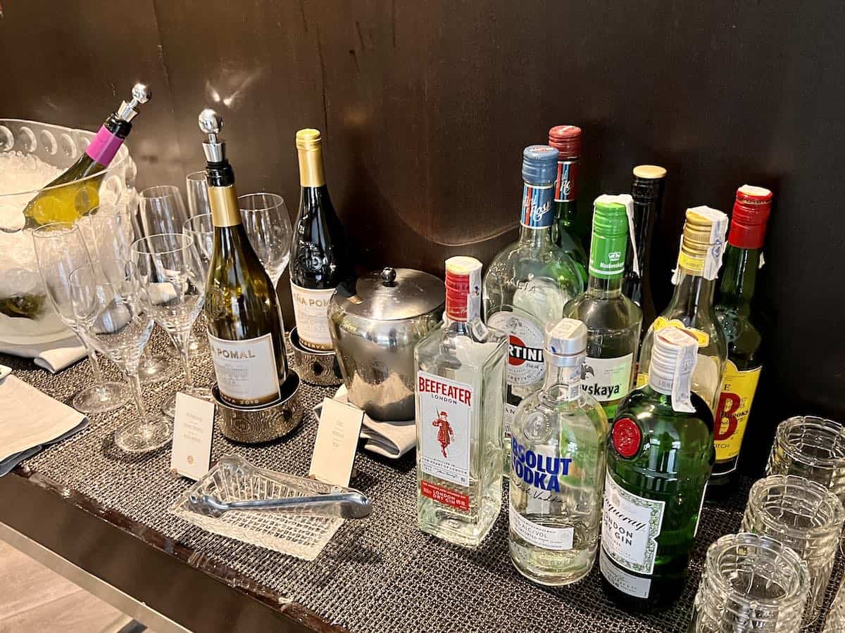 Well-equipped bar at The Level lounge. (Credit: Francisco Sanchez)