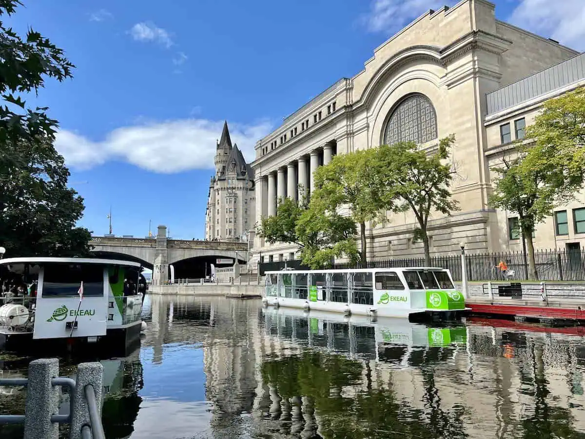Gorgeous views of the Rideau Canal with boats. 